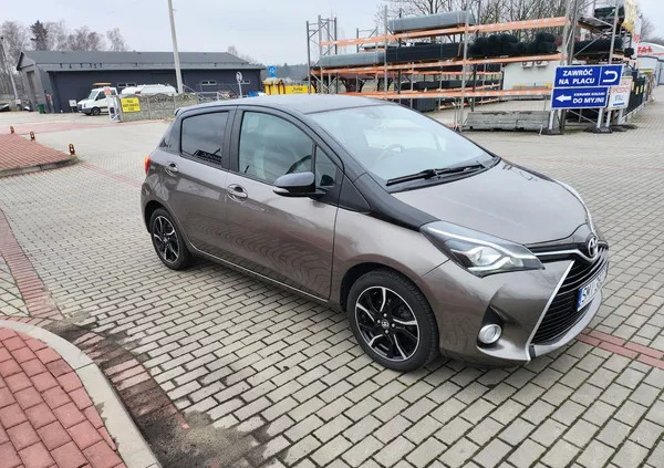 śląskie Toyota Yaris cena 58900 przebieg: 92000, rok produkcji 2017 z Bytom